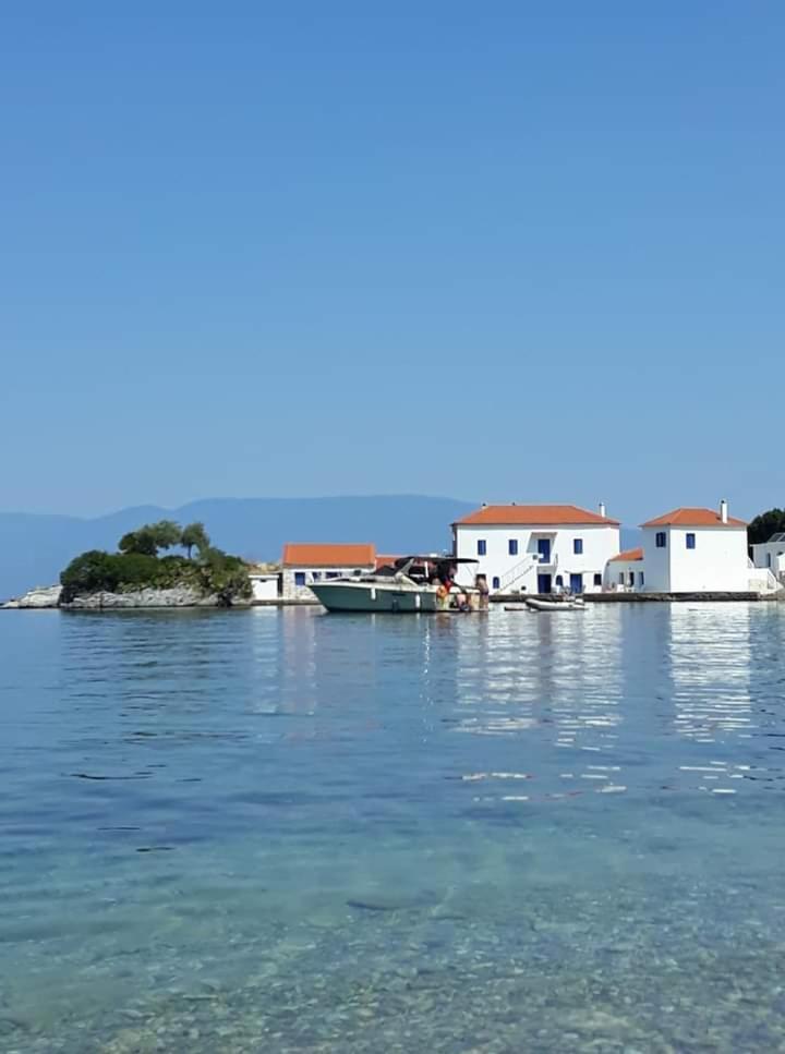 Atrium - Lafkos Villa Exterior photo